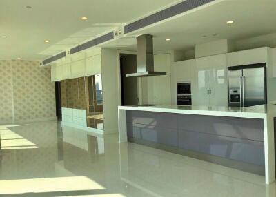 4 bed Condo in Q Langsuan Lumphini Sub District C014072