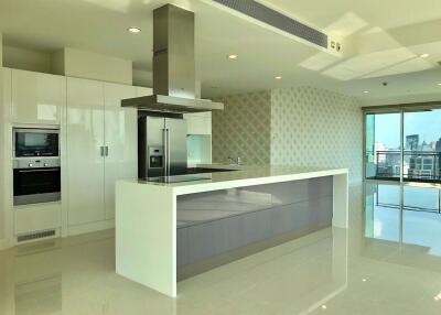 4 bed Condo in Q Langsuan Lumphini Sub District C014072