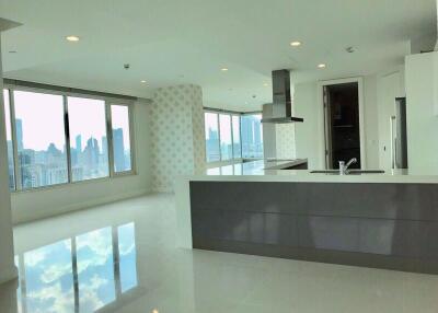 4 bed Condo in Q Langsuan Lumphini Sub District C014072