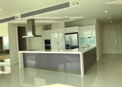 4 bed Condo in Q Langsuan Lumphini Sub District C014072