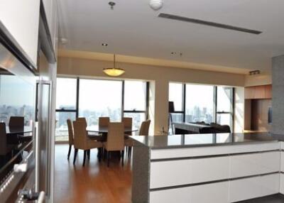 3 bed Condo in The Met Thungmahamek Sub District C014031