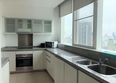 3 bed Condo in Millennium Residence Khlongtoei Sub District C014030