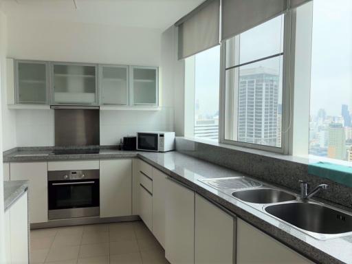 3 bed Condo in Millennium Residence Khlongtoei Sub District C014030