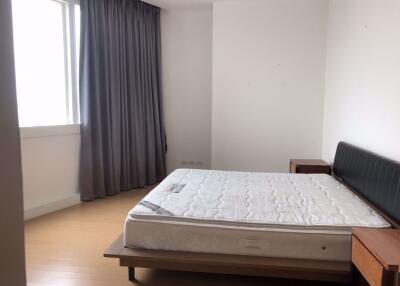 3 bed Condo in Millennium Residence Khlongtoei Sub District C014030