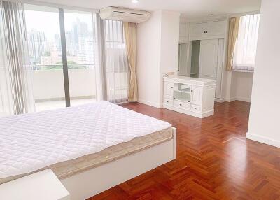 2 bed Condo in Supalai Place Condominium Khlong Tan Nuea Sub District C014008