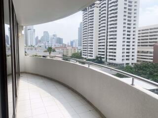 2 bed Condo in Supalai Place Condominium Khlong Tan Nuea Sub District C014008