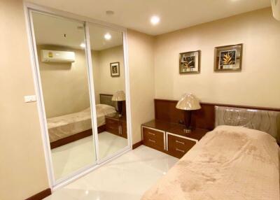 3 bed Condo in Baan Suanpetch Khlong Toei Nuea Sub District C013983