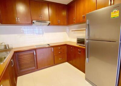 3 bed Condo in Baan Suanpetch Khlong Toei Nuea Sub District C013983