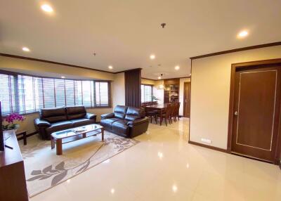 3 bed Condo in Baan Suanpetch Khlong Toei Nuea Sub District C013983