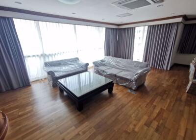 3 bed Condo in Sawang Apartment Thungmahamek Sub District C013961