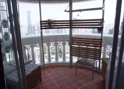 1 bed Condo in State Tower Silom Sub District C013910