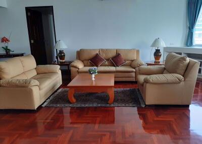 3 bed Condo in Kanta Mansion Khlongtan Sub District C013909