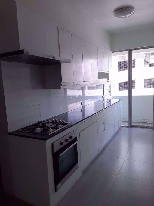 3 bed Condo in Kanta Mansion Khlongtan Sub District C013909