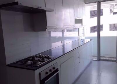 3 bed Condo in Kanta Mansion Khlongtan Sub District C013909