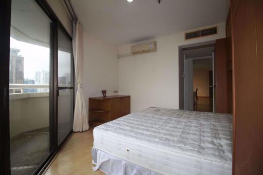 2 bed Condo in Baan Suanpetch Khlong Toei Nuea Sub District C013865