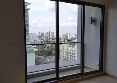 Studio bed Condo in The Lofts Ekkamai Phrakhanongnuea Sub District C013832