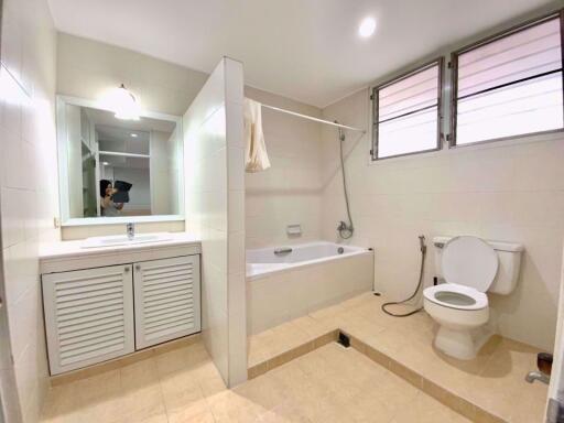 4 ห้องนอน, 2 ห้องน้ำ คอนโด ราคา ฿ 14,500,000