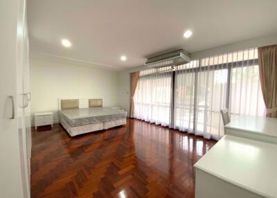 2 bed Condo in TPJ Condominium Khlong Tan Nuea Sub District C013739