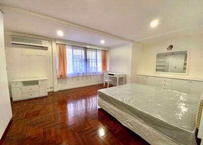 2 bed Condo in TPJ Condominium Khlong Tan Nuea Sub District C013739