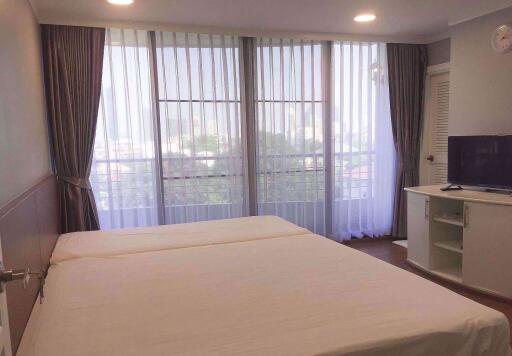 2 bed Condo in Supalai Place Condominium Khlong Tan Nuea Sub District C013728