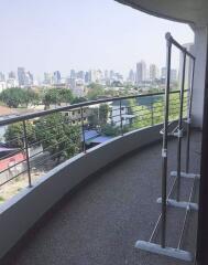 2 bed Condo in Supalai Place Condominium Khlong Tan Nuea Sub District C013728