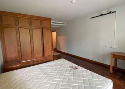 2 bed Condo in Baan Thirapa Thungmahamek Sub District C013725