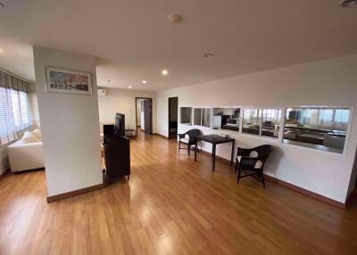 2 bed Condo in Regent Royal Place 2 Lumphini Sub District C013700