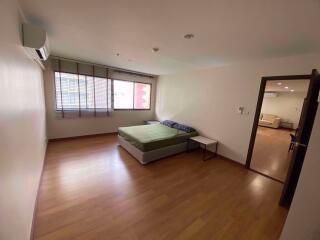 2 bed Condo in Regent Royal Place 2 Lumphini Sub District C013700