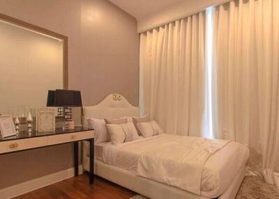 2 bed Condo in Q Langsuan Lumphini Sub District C013667