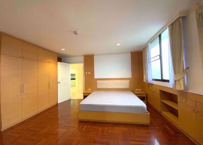 2 bed Condo in Supalai Place Condominium Khlong Tan Nuea Sub District C013636