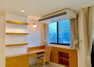 2 bed Condo in Supalai Place Condominium Khlong Tan Nuea Sub District C013636