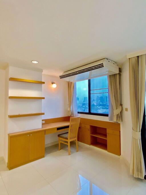 2 bed Condo in Supalai Place Condominium Khlong Tan Nuea Sub District C013636