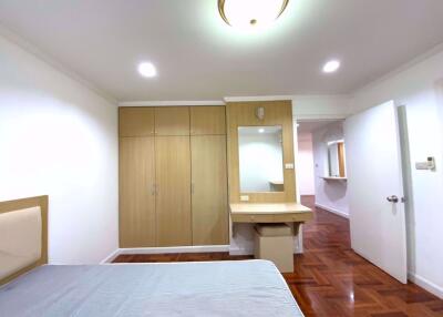 2 bed Condo in Acadamia Grand Tower Khlong Tan Nuea Sub District C013625