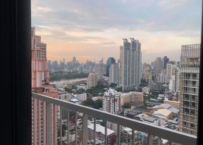 Studio bed Condo in Park Origin Phromphong Khlongtan Sub District C013617