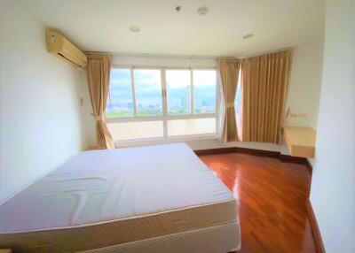 3 bed Condo in River Heaven Wat Phraya Krai Sub District C013609