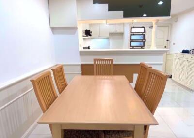 2 bed Condo in Supalai Place Condominium Khlong Tan Nuea Sub District C013599