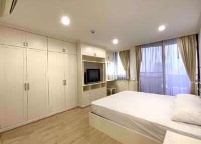 2 bed Condo in Supalai Place Condominium Khlong Tan Nuea Sub District C013599