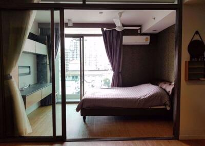 1 bed Condo in Siamese Surawong Si Phraya Sub District C013589