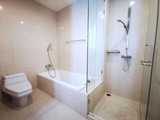 2 bed Condo in Q Langsuan Lumphini Sub District C013569