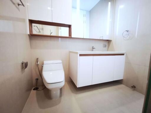 2 bed Condo in Q Langsuan Lumphini Sub District C013569