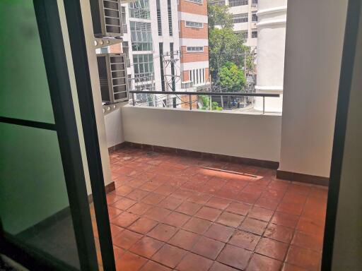 2 bed Condo in Lily House Khlong Toei Nuea Sub District C013550