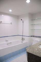 2 bed Condo in Asoke Place Khlong Toei Nuea Sub District C013505