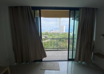 Unfurnished Condo for Sale in Thepthip Mansion