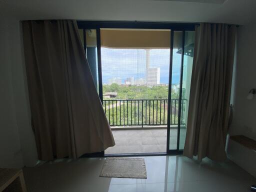 Unfurnished Condo for Sale in Thepthip Mansion