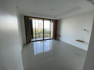 Unfurnished Condo for Sale in Thepthip Mansion