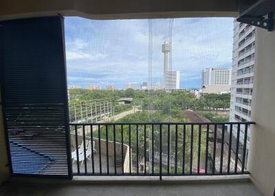 Unfurnished Condo for Sale in Thepthip Mansion