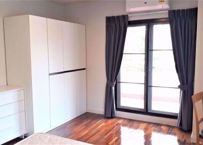 3 bed Condo in Lily House Khlong Toei Nuea Sub District C013502