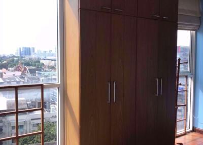 2 bed Condo in Ideo Mix Phaholyothin Samsennai Sub District C013476