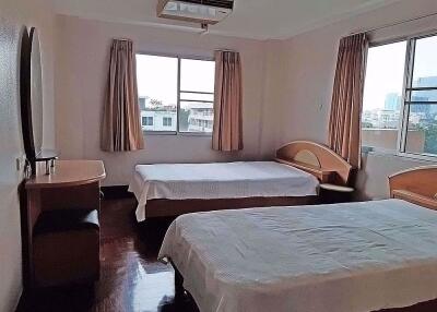 2 bed Condo in Areesamphan Park Samsennai Sub District C013467