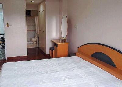 2 bed Condo in Areesamphan Park Samsennai Sub District C013467